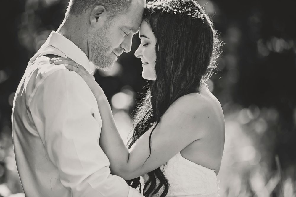 An intimate wedding image in black and white of Scott and Jessica. Heads pressed together and eyes closed
