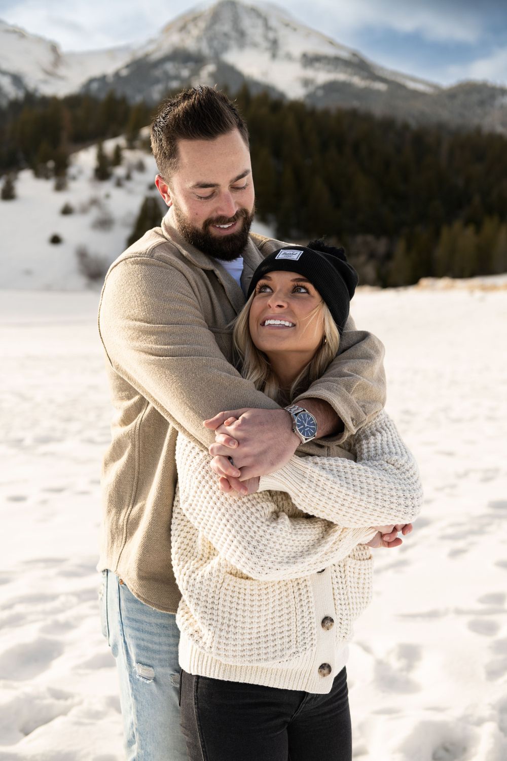 Snowy couples photoshoot