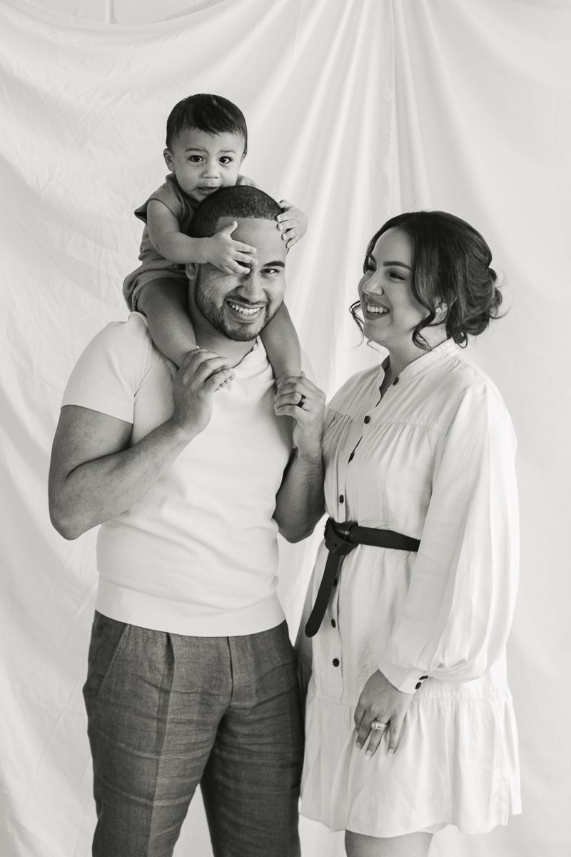 Candid Family Joy: Smiles All Around - Studio Photography by Paula Ortiz