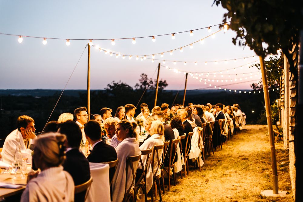 belle table de mariage champetre nuit guirlandes