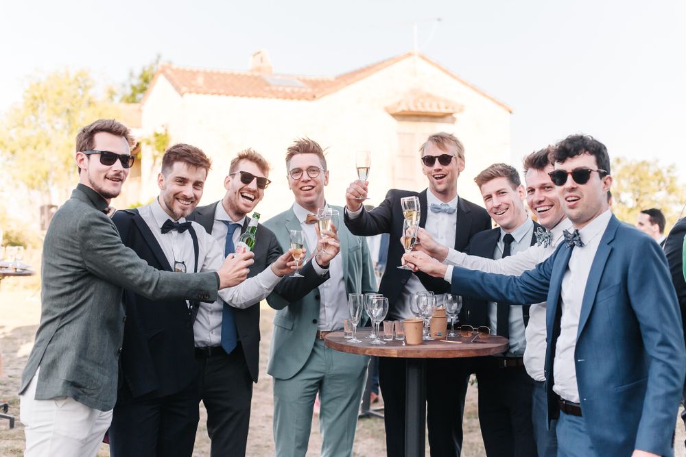reportage photo des invités du mariage au champagne