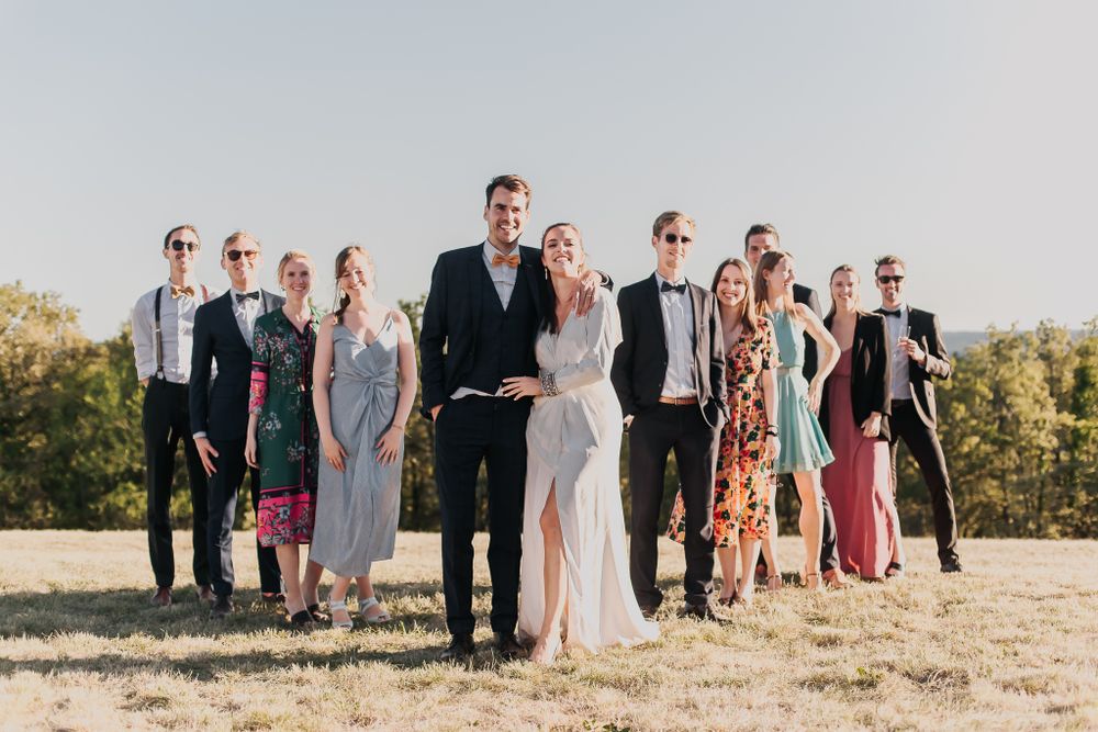 photo de groupe en V mariage