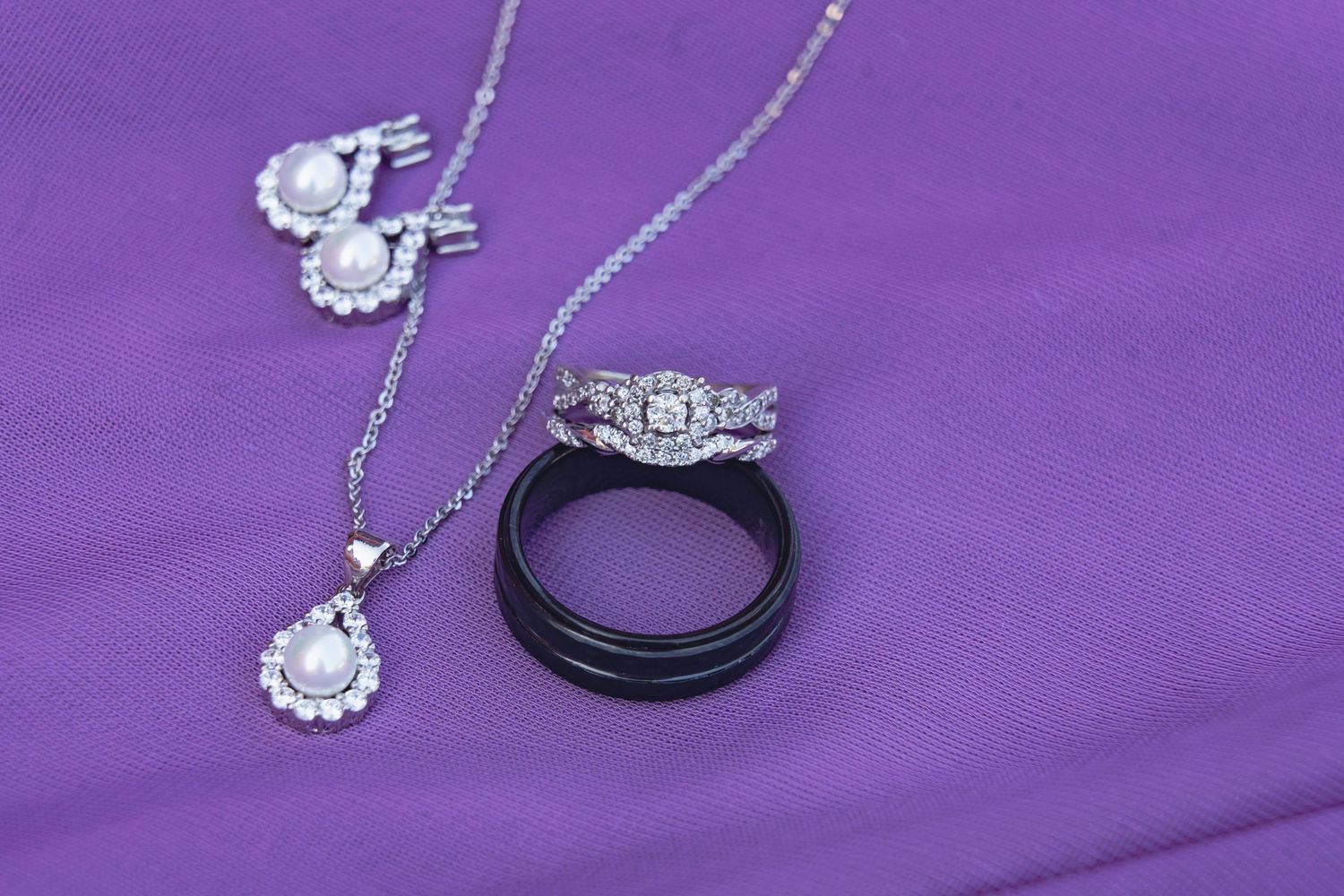 Wedding jewelry Blue Heron Barn Kalamazoo Wedding Venue - Photographer and Videographer Almost Fantasy