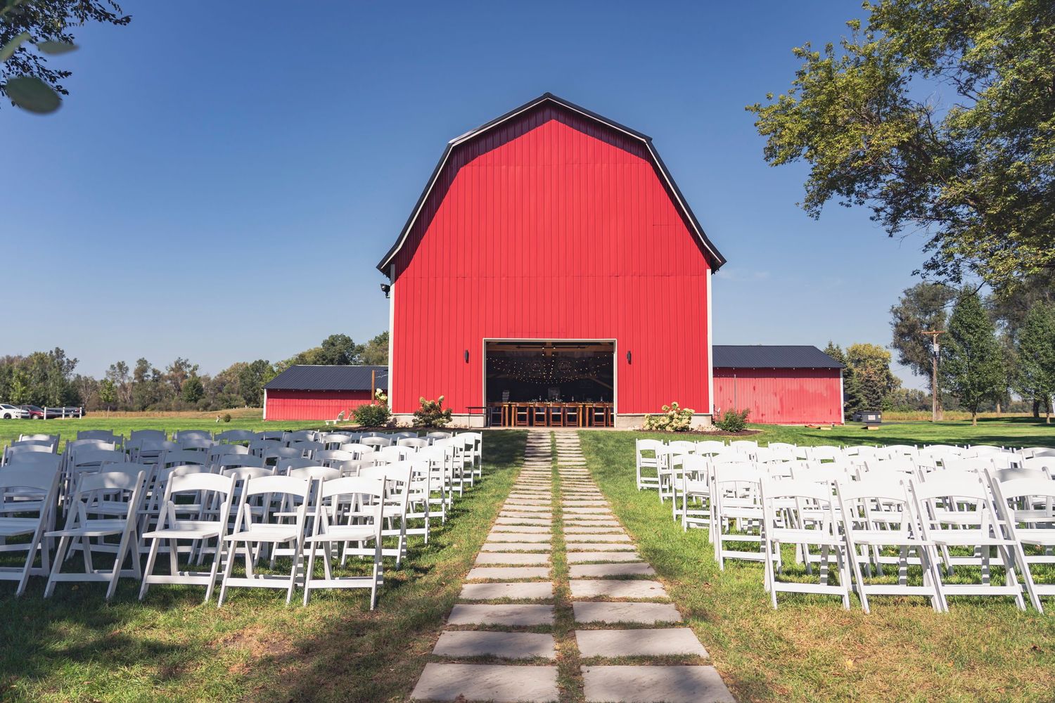 Blue Heron Barn Kalamazoo Wedding Venue - Photographer and Videographer Almost Fantasy