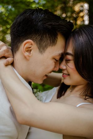 Reportage Hochzeitsfotograf Standesamtliche Trauung Berlin  Fotoshooting Blumenstrauß Hochzeitsfeier Outdoor