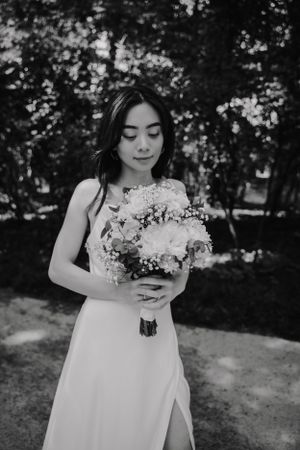 Reportage Hochzeitsfotograf Standesamtliche Trauung Berlin  Fotoshooting Blumenstrauß Hochzeitsfeier Outdoor