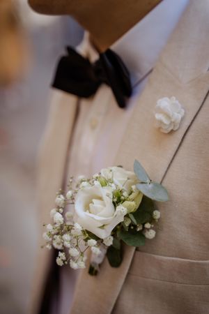 Reportage Hochzeitsfotograf Standesamtliche Trauung Berlin  Fotoshooting Blumenstrauß Hochzeitsfeier Outdoor