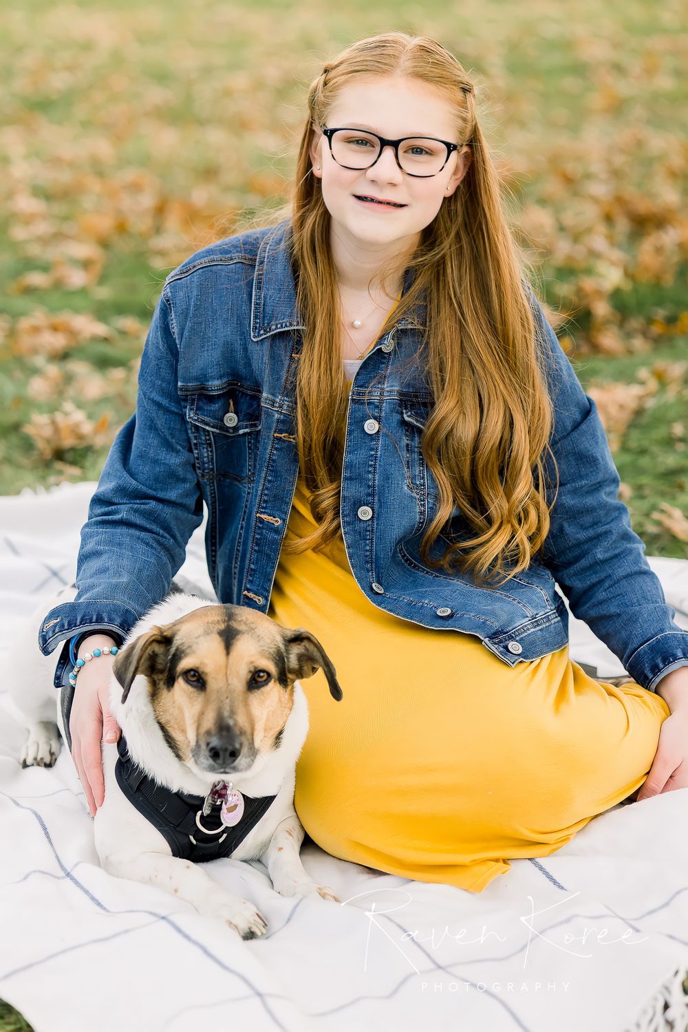 High school senior taking photos outside with pet dog in Knox County Tennessee