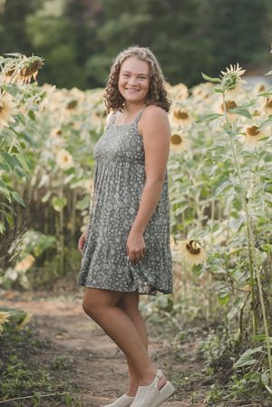 Duluth Minnesota area senior grad photographer, senior girl in sunflowers