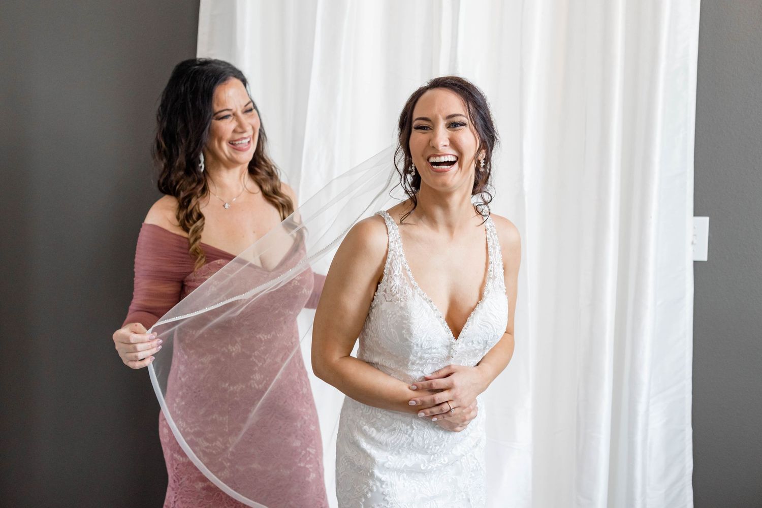 bride and her mom