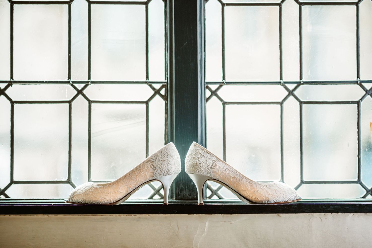 Vicky Lewis Photography, The Bay Tree, Burford, Cotswolds, wedding venue, wedding shoes
