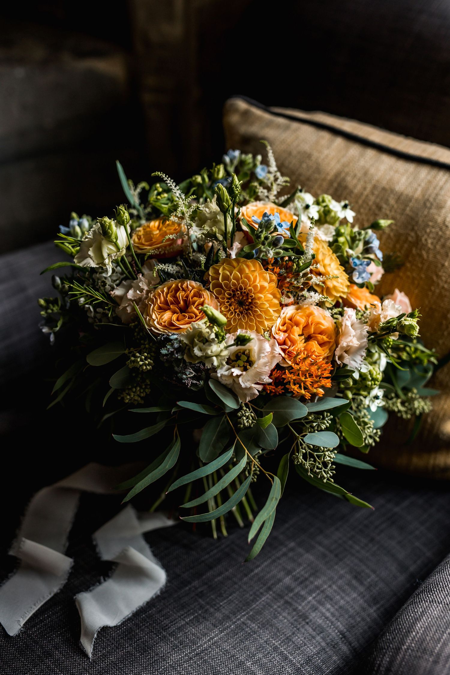 Vicky Lewis Photography, The Bay Tree, Burford, Cotswolds, wedding venue, bouquet
