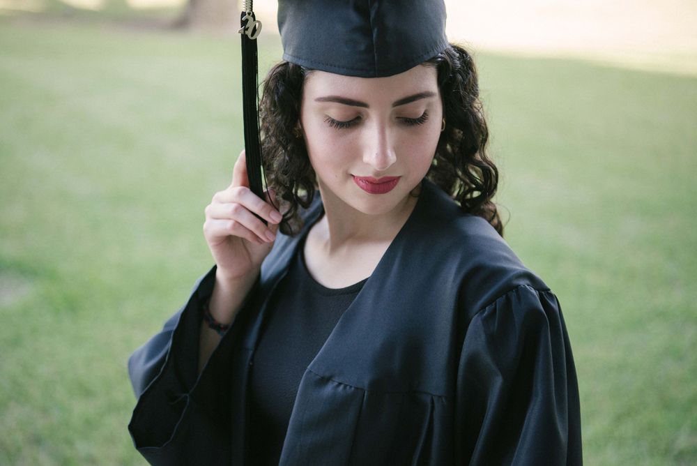 graduated girl holding her tassel. UTRGV session. Edinburg, Texas. wedding photography