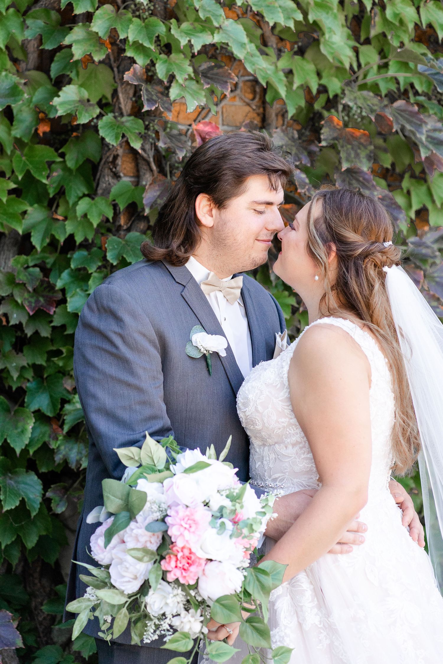 Wedding at Racine Zoo, Racine Wedding Photographer, Zoo Wedding, Wedding at Roma Lodge, Wedding Photos Racine