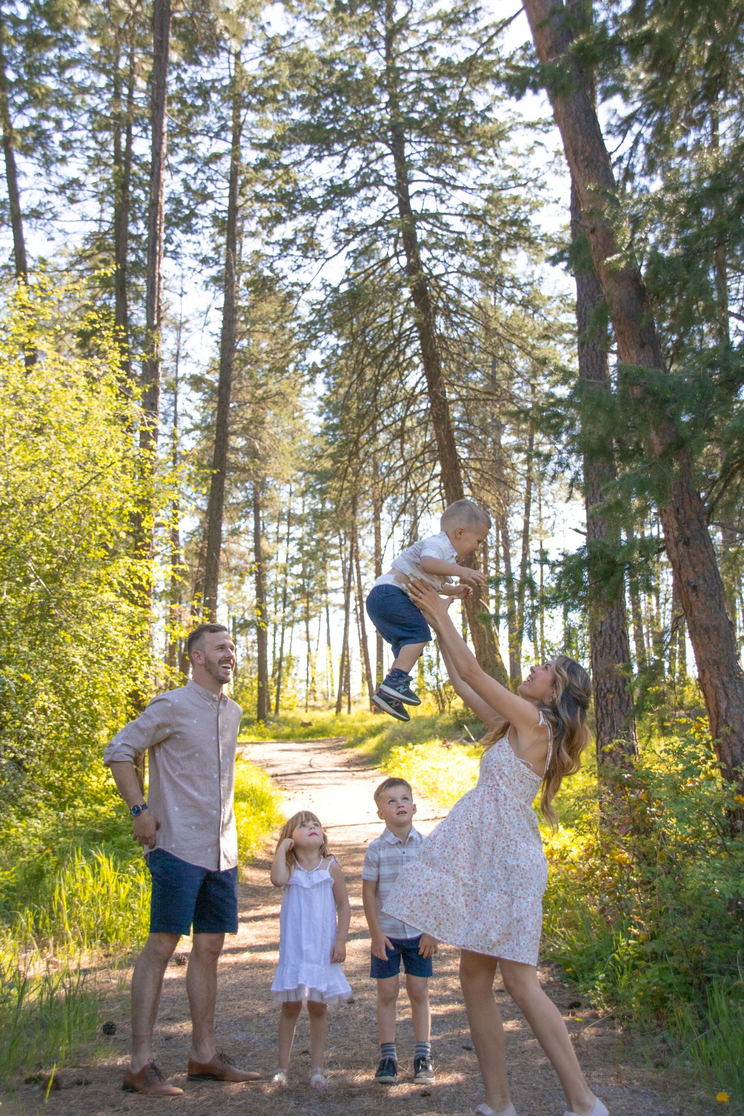 Adventure-loving couple exploring Kelowna’s hidden lakes and mountains for their family photos, nature walks and views