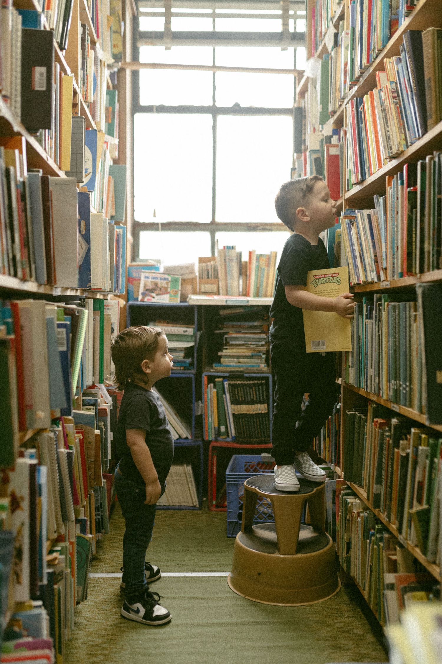 untraditional, unique family photos taken in a bookstore in downtown detroit