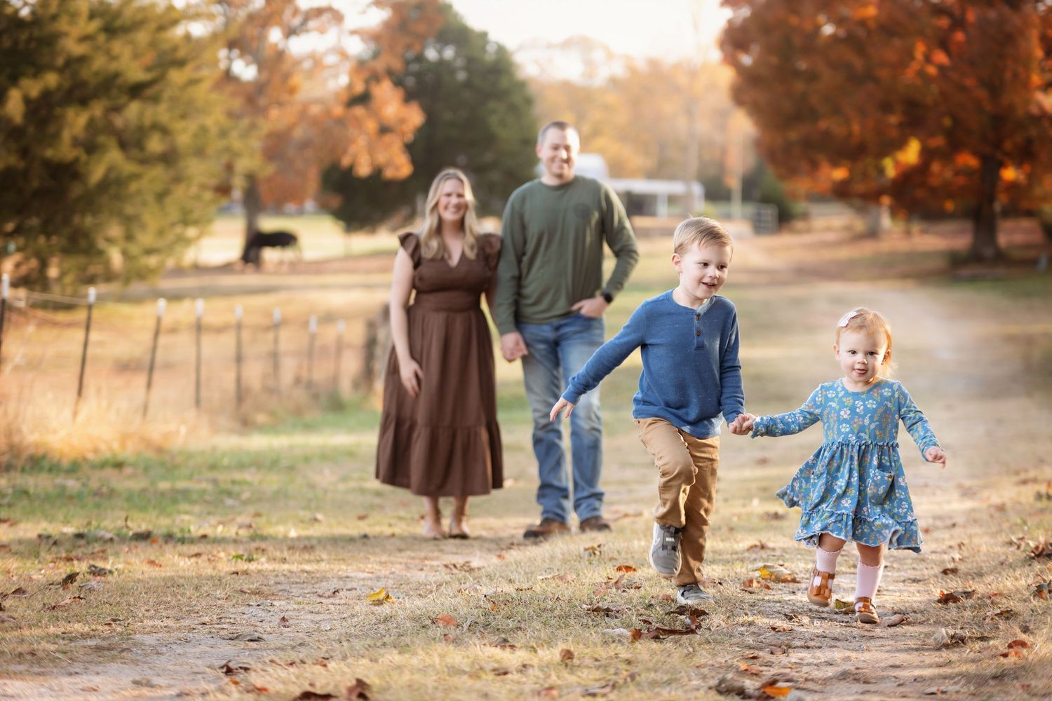 sis and brother running. Greenville newborn photographer, Easley newborn photographer, Upstate newborn photographer, Greenville newborn