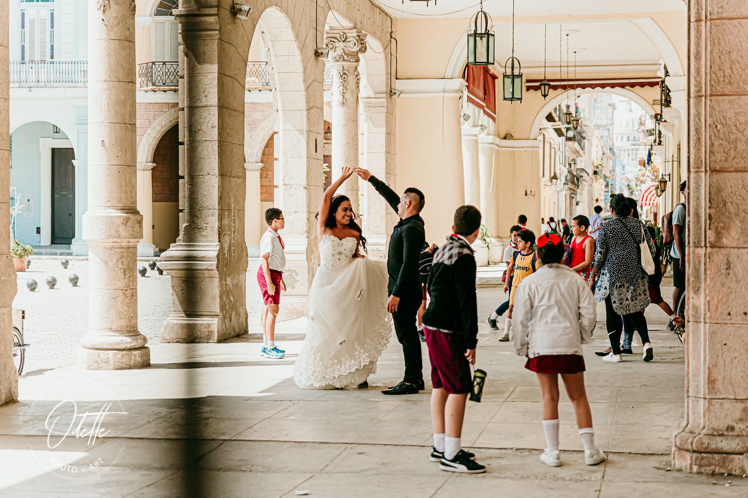 Wedding couple dancing in a crowded alley in Havana