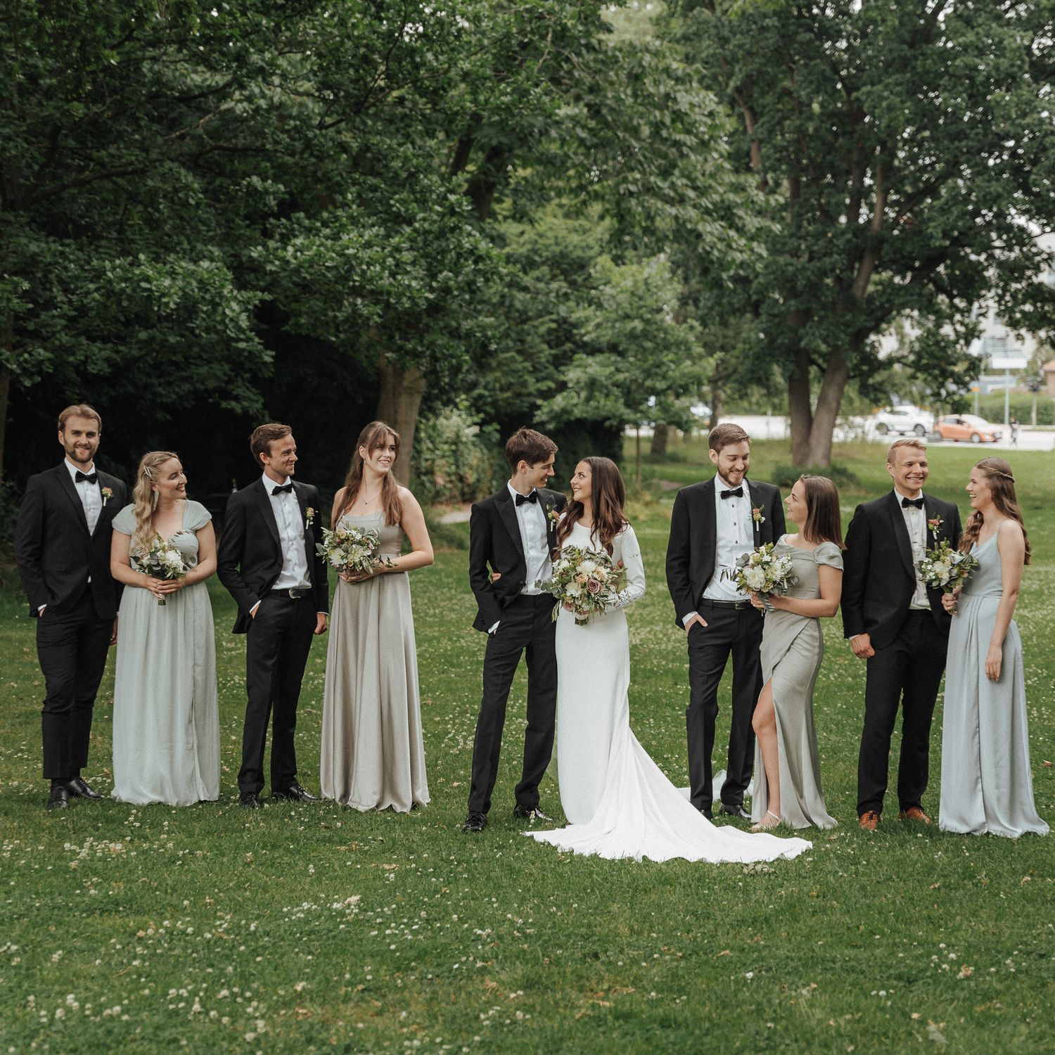 Bridal Party Outfit Trends / What to Wear For a Bridal Party
