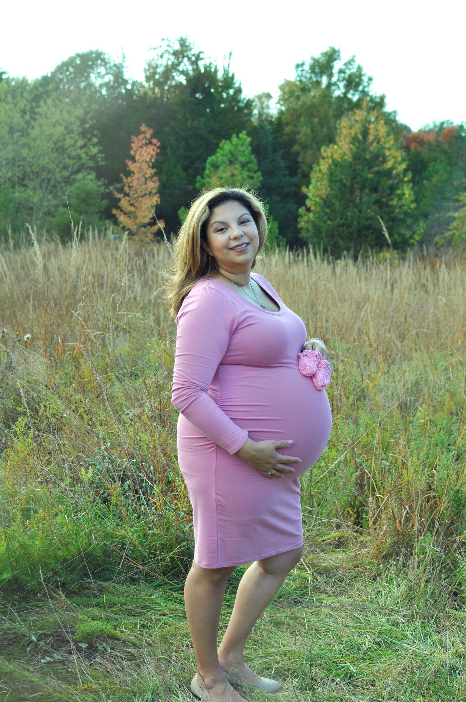 Maternity photo outside