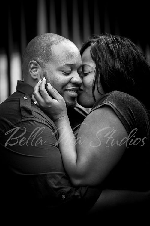 wedding-photographers-photography-in-fort-wayne-indiana-engagement-20150516-downtown-1014
