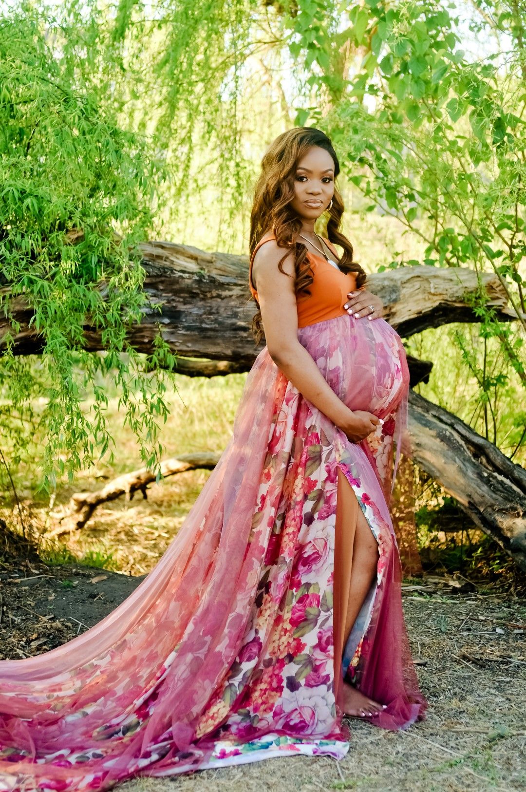 winter maternity photo of beautiful mom to be in a lovely park