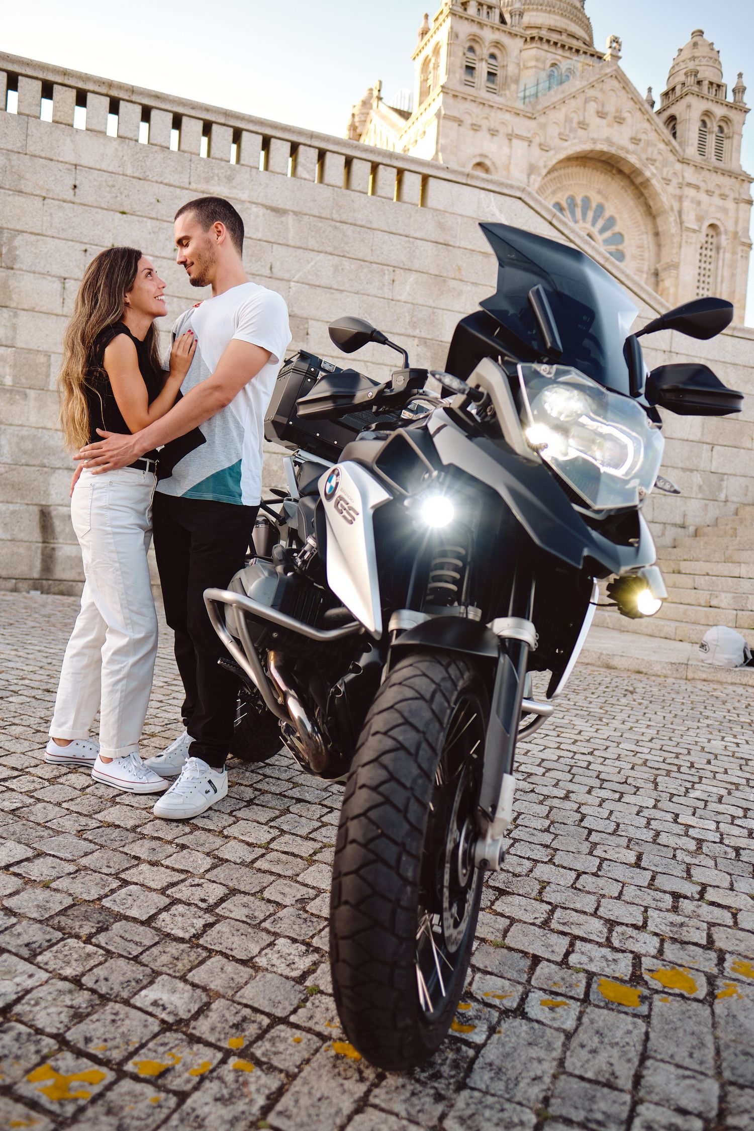 sessão de solteiros com moto