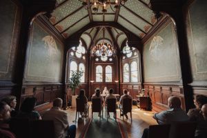 Bild von Brautpaar auf Hochzeit / Paarshooting / Hochzeitsfotograf / Eventfotografie / Fotografie / Authentisch
