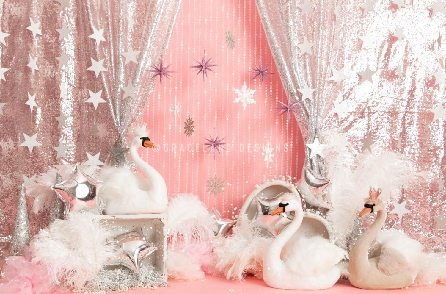 Expert newborn, maternity, family & cake smash photography in Hayes, West London. Studio & home sessions with props, backdrops & accessories