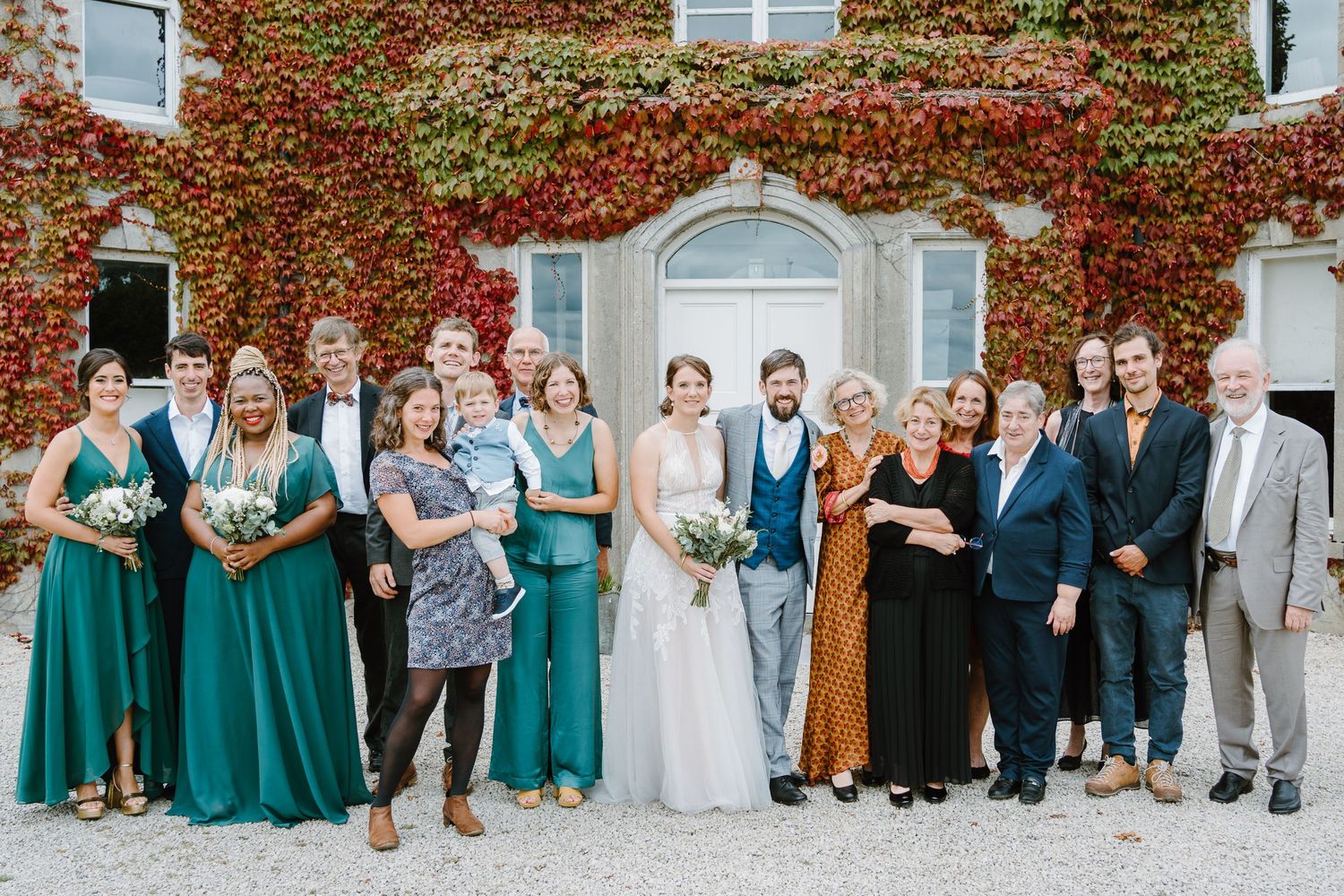 wedding family photo in front of castle dargan hotel