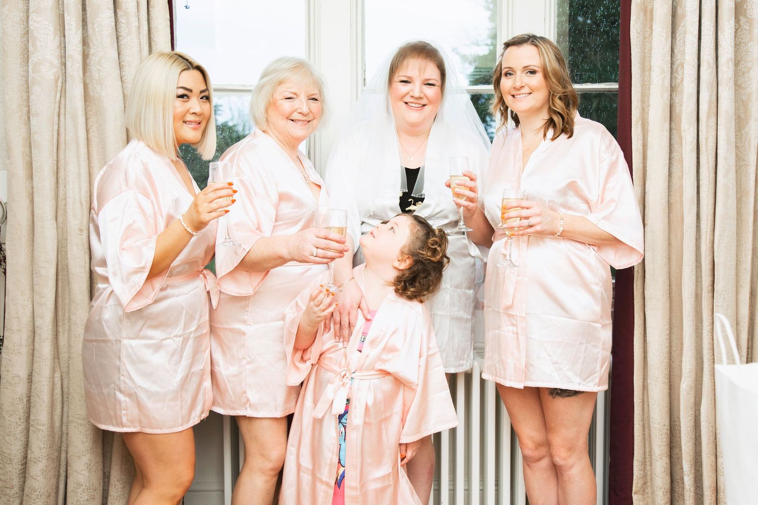Shendish Manor bride and bridesmaids