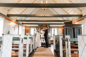Elopement ceremony in Iceland