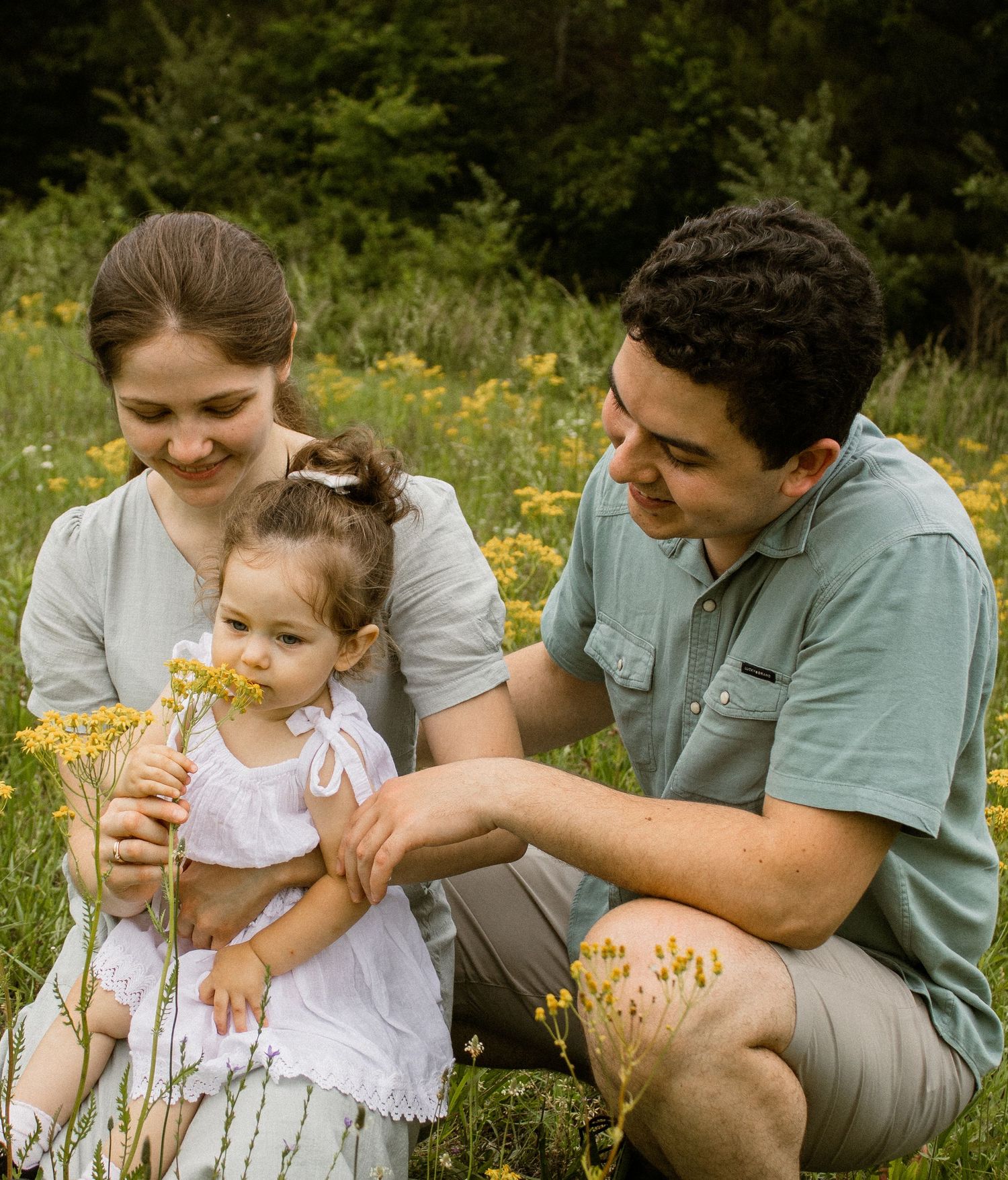 family portrait photographer that captures photos uniquely and creatively