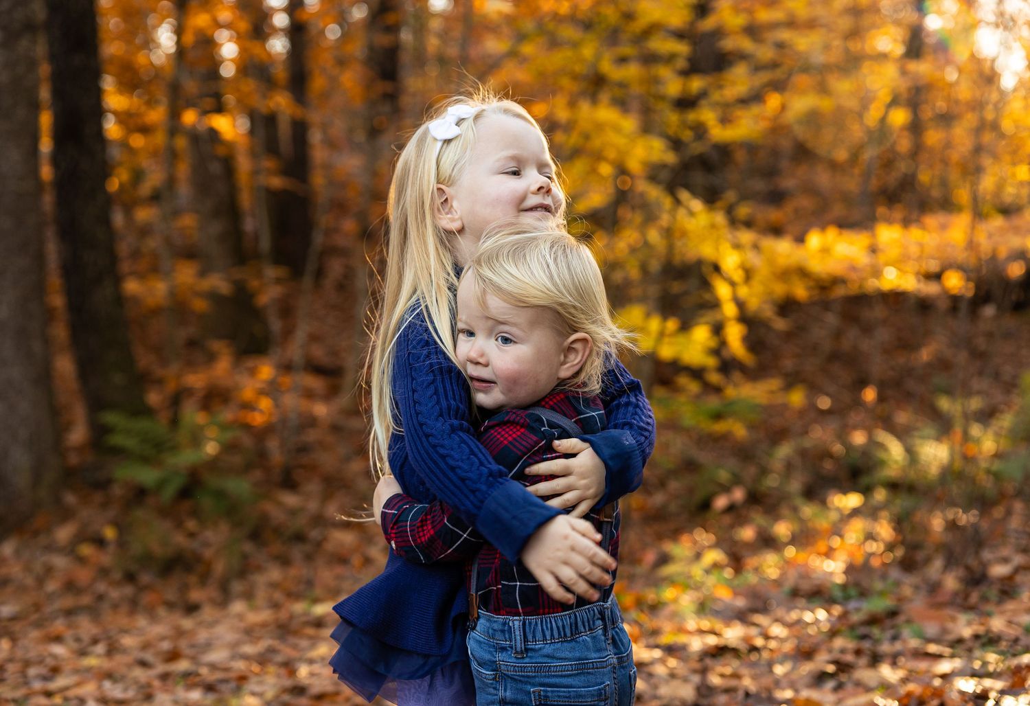 kids hugging, fall in nh, family photography
