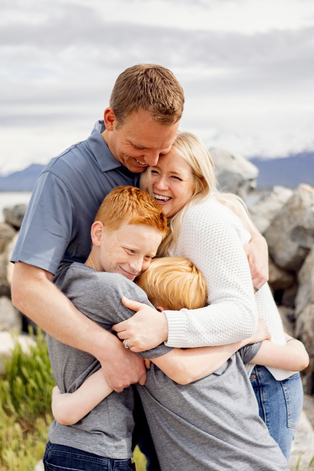 fun kansas city family hugging candidly
