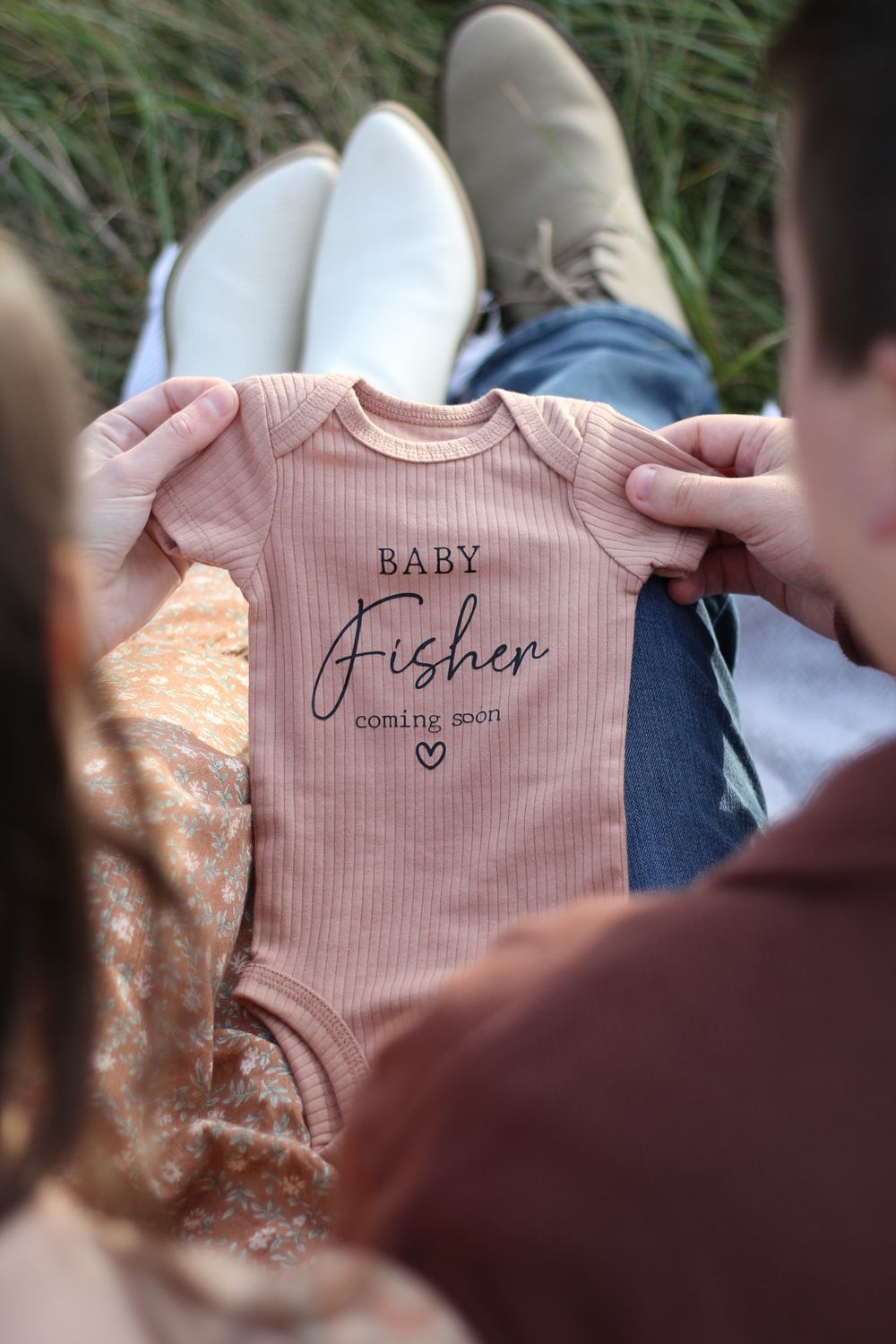 pregnancy announcement photo session