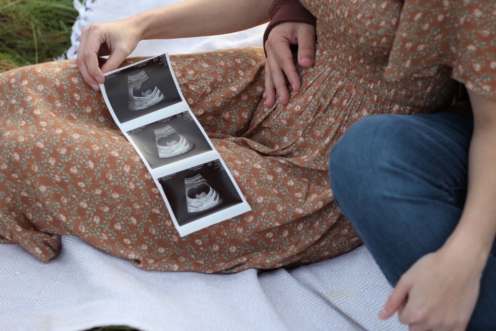 Maternity announcement session