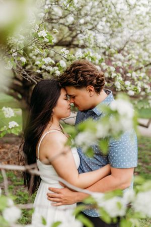 Engagement photos in the spring at Lincoln Park Chicago.