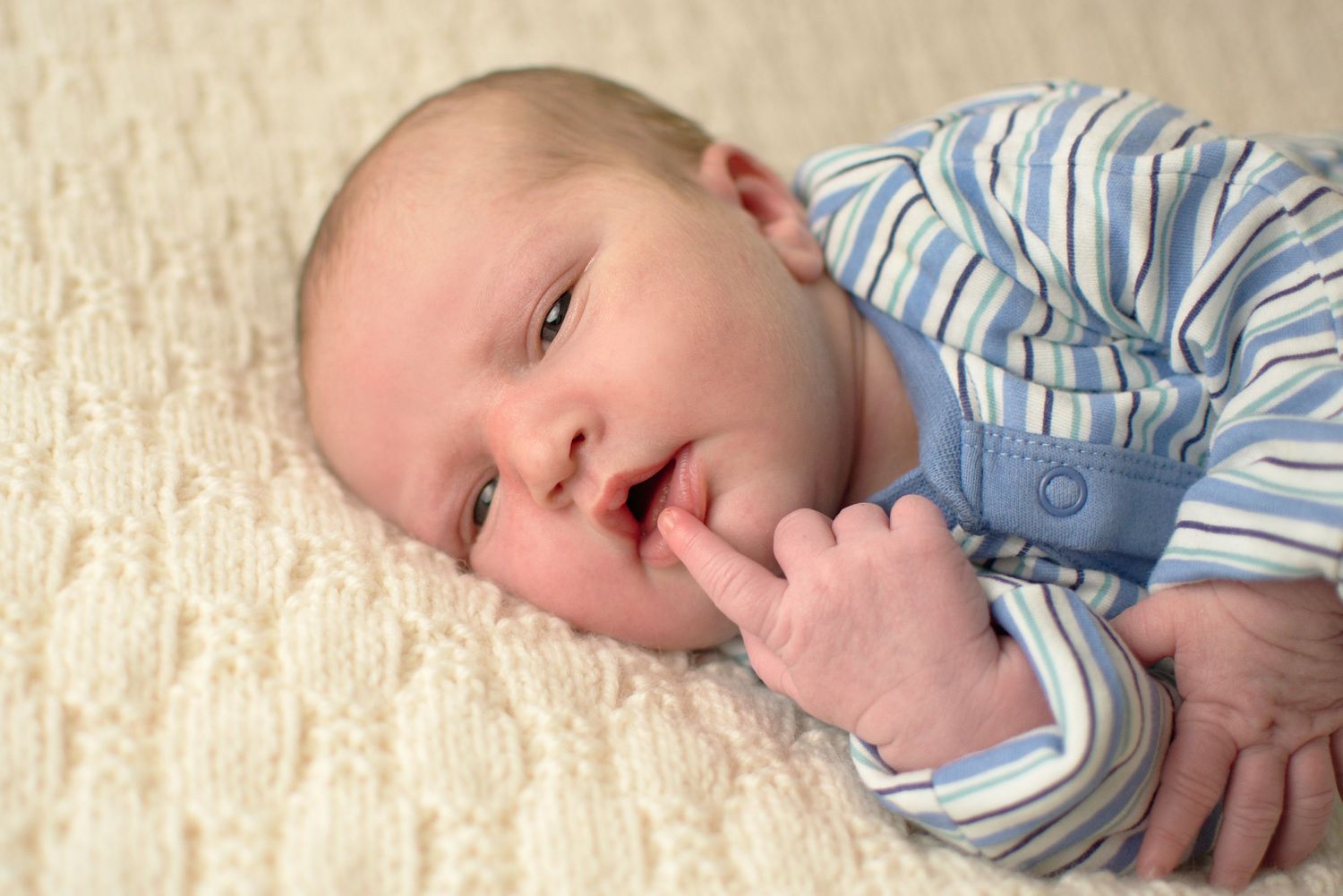 newborn baby and child photographer based in ashford kent england united kingdom in studio luxury sessions newborn little sitters cakesmash