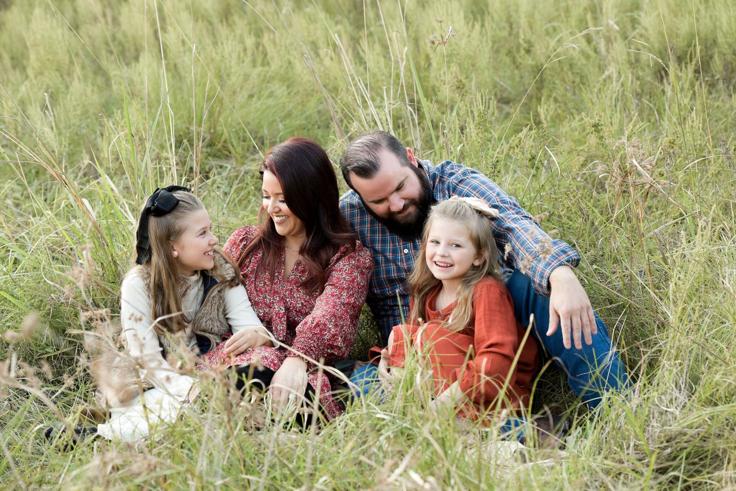 Family and children photography in a grassy field