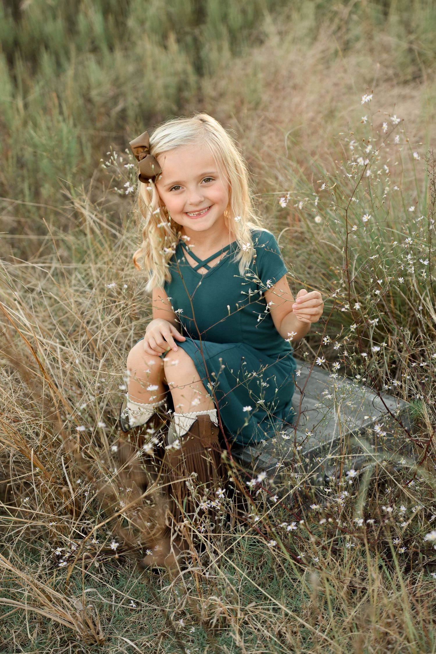 Family and children photography in a grassy field