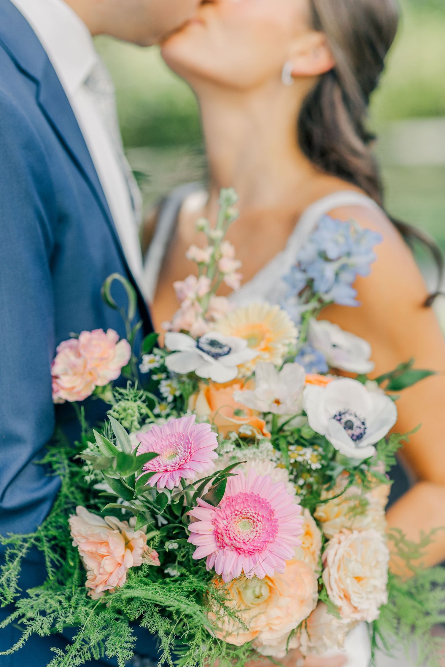 RUST MANOR HOUSE LEESBURG VIRGINIA WEDDING PICTURES BRIDE GROOM