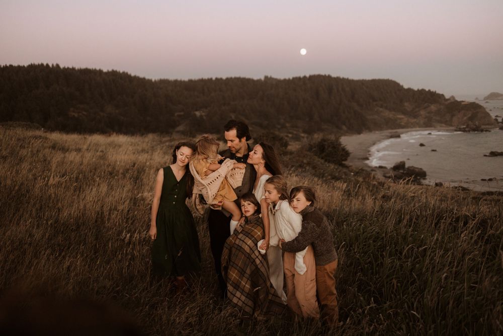 lakeland family photographer- family on mountain with moon