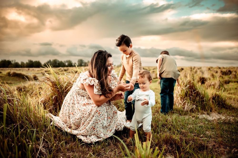 lakeland photographer- mother with sons at sunset