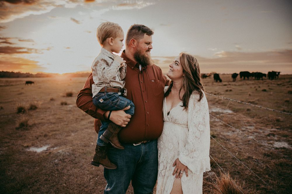 lakeland photographer- family looking at each other at sunset