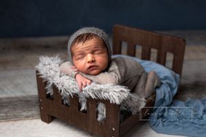 newborn photos, baby sleeping chin on hands, baby bonnet, snuggly baby