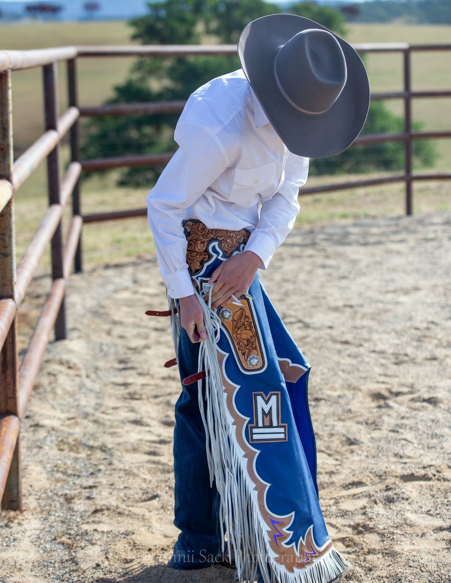 gunnii sack photography, cowboy, class of 2022, calaveras high school, rodeo
