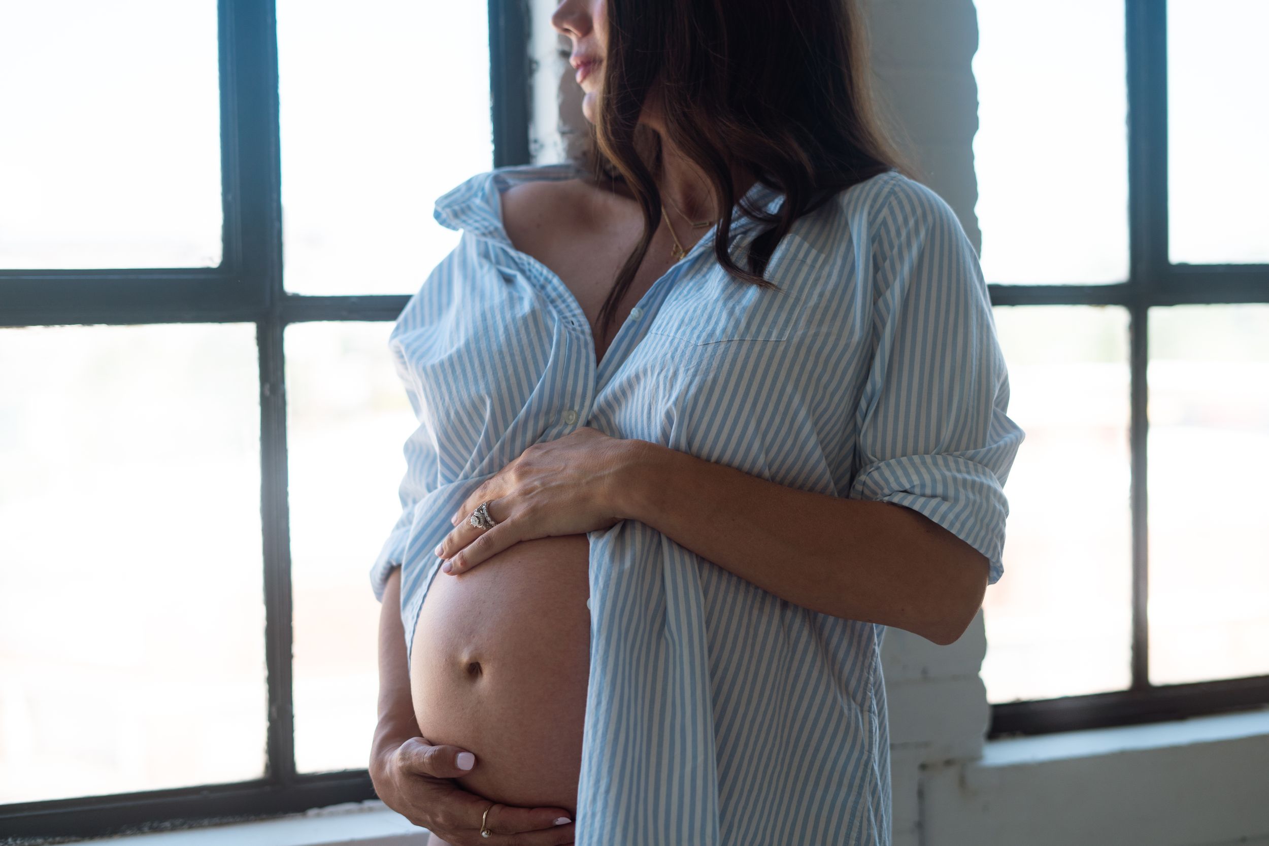 window maternity photoshoot