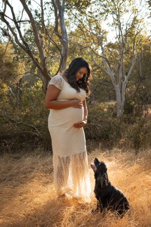 maternity shoot with dog