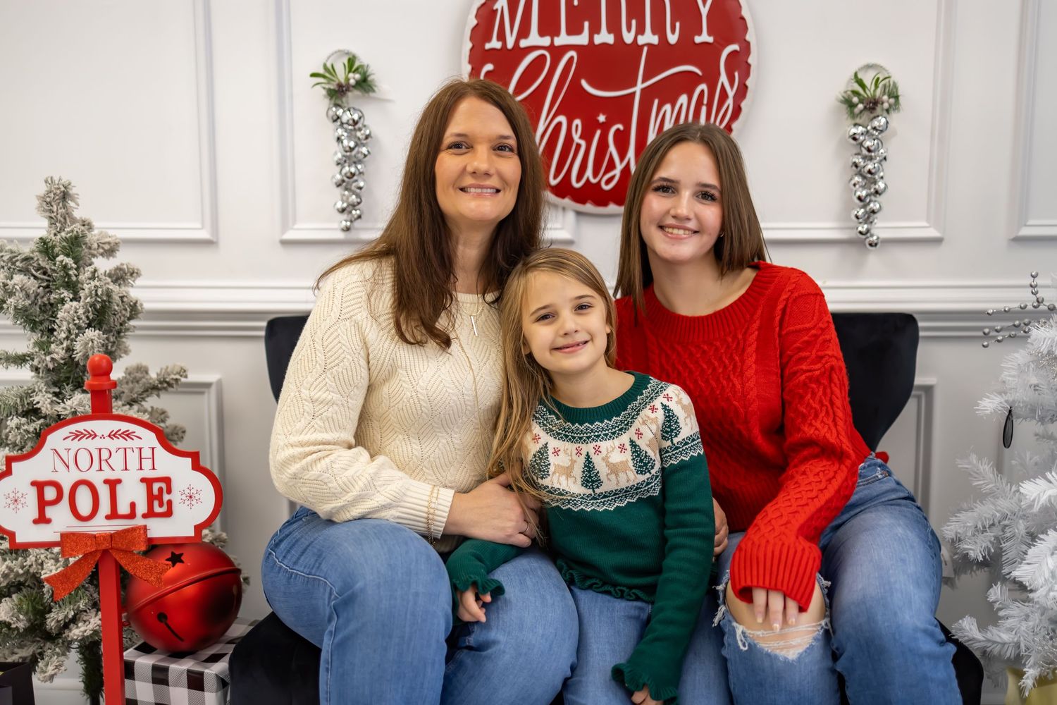 mom and daughters family christmas photos